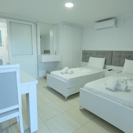 Villa Kevin'S Sarandë Esterno foto
