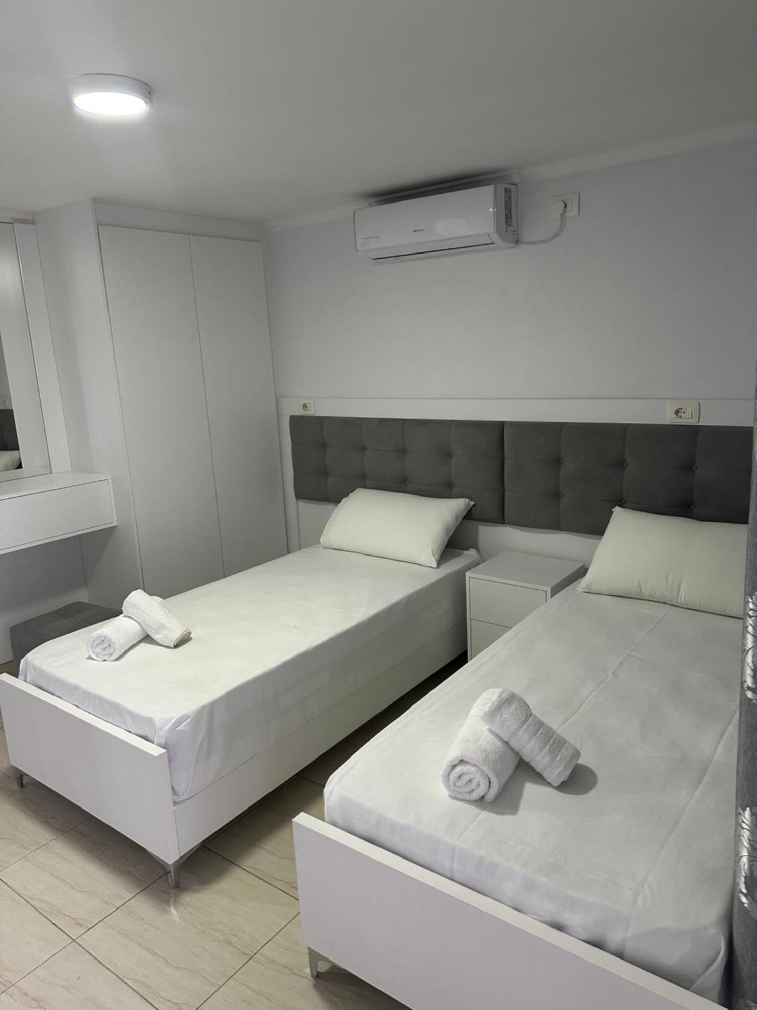 Villa Kevin'S Sarandë Esterno foto