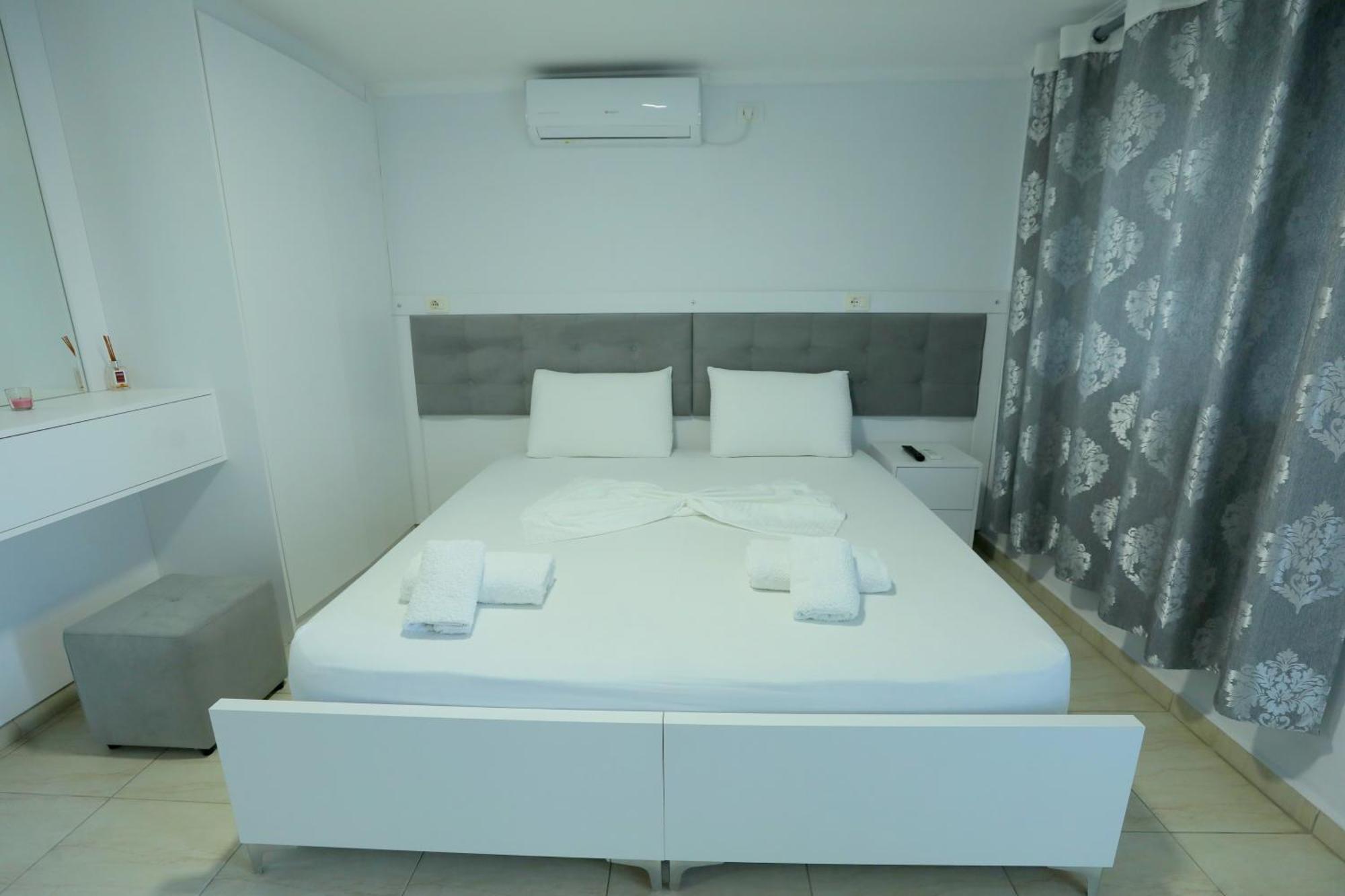 Villa Kevin'S Sarandë Esterno foto
