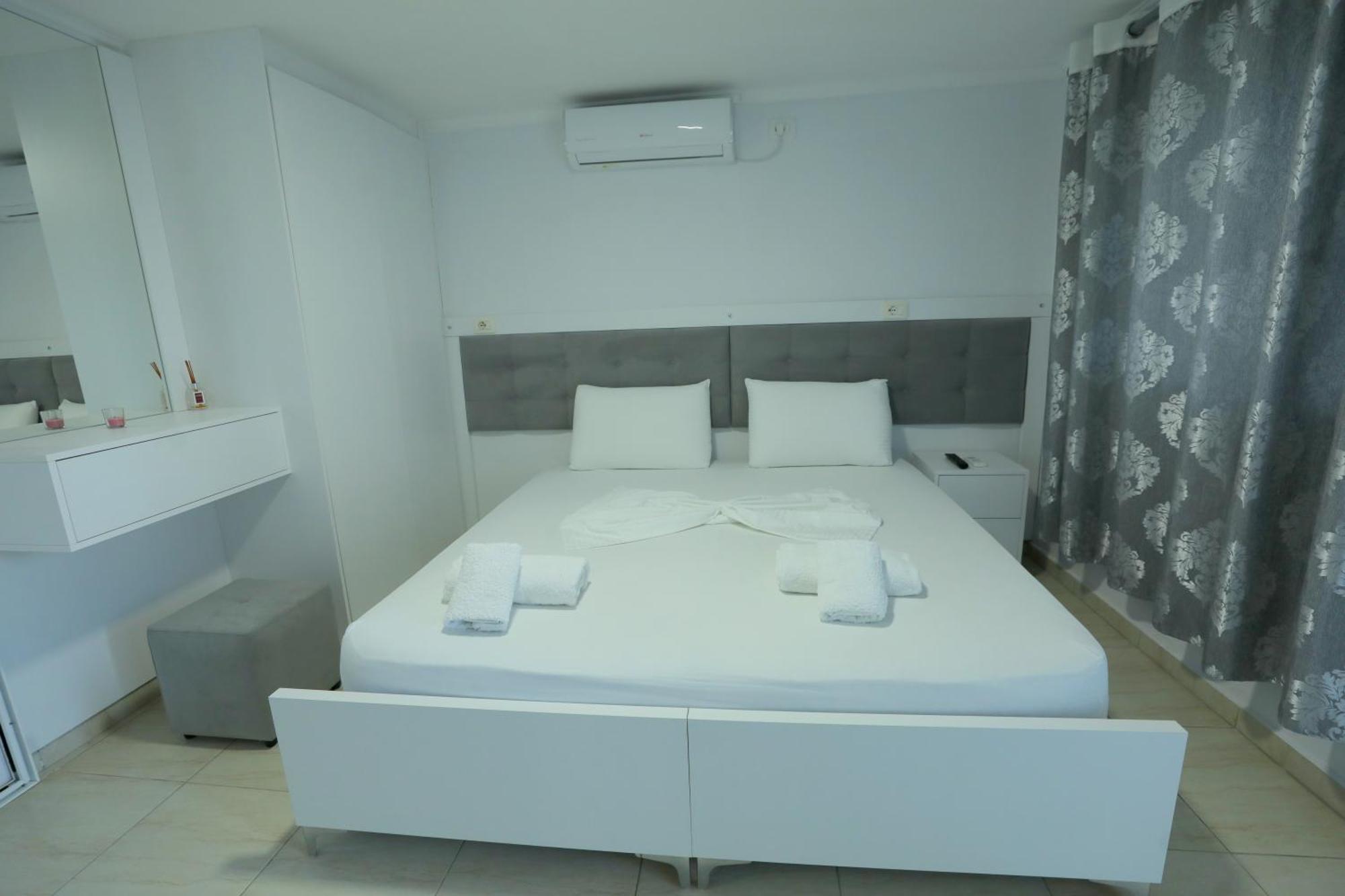 Villa Kevin'S Sarandë Esterno foto