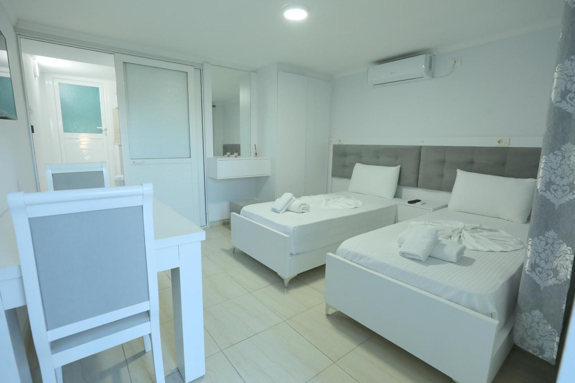Villa Kevin'S Sarandë Esterno foto