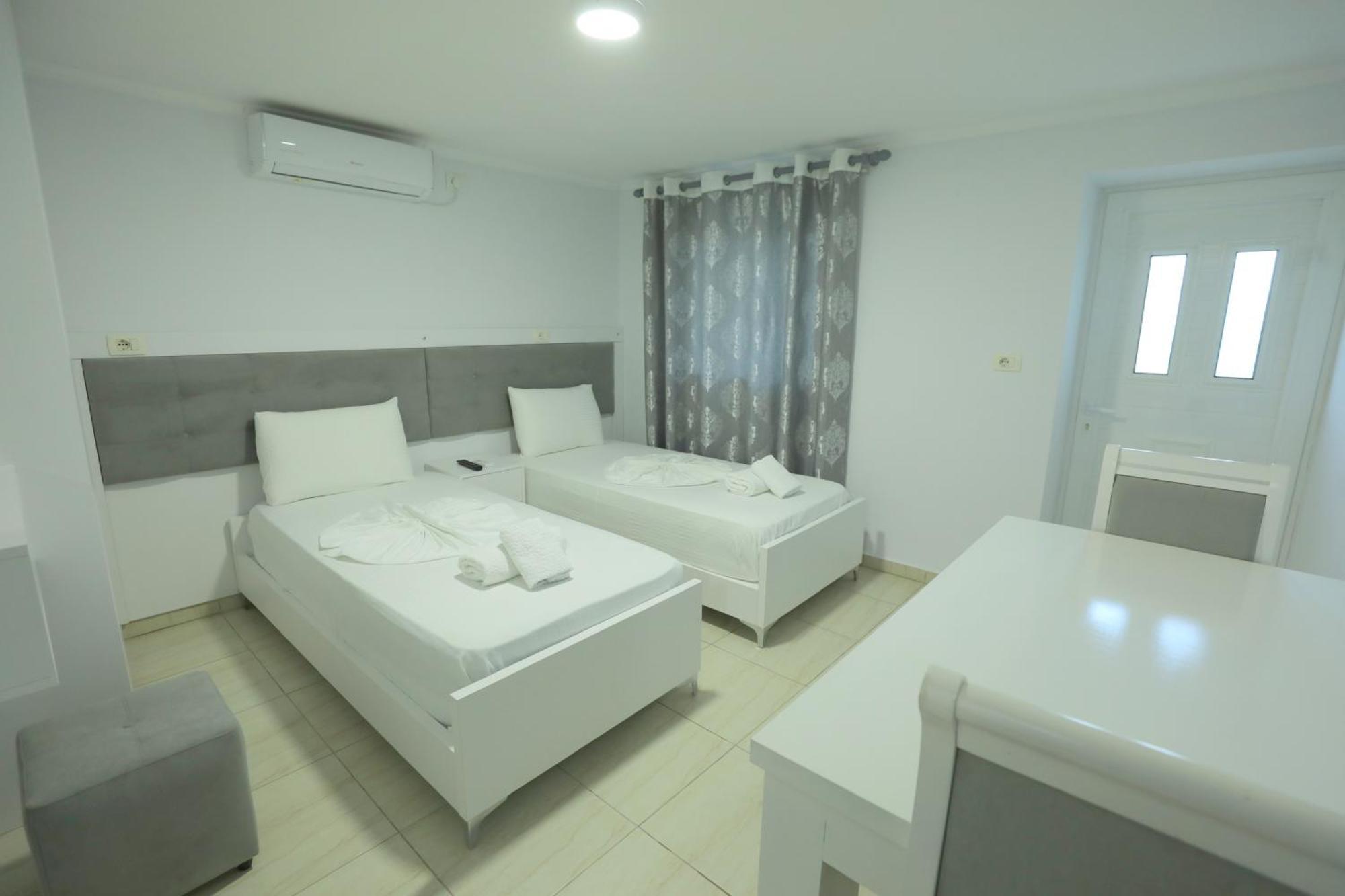 Villa Kevin'S Sarandë Esterno foto